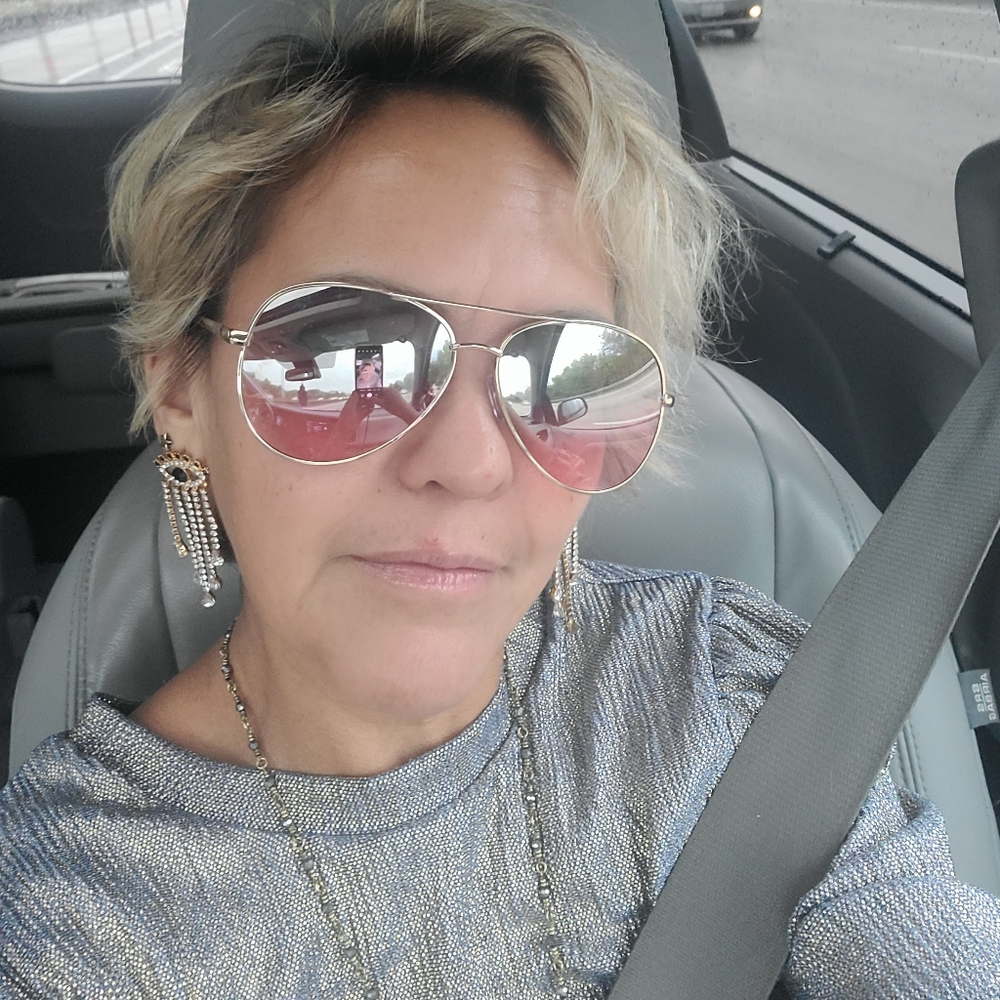 Meet your Posher, Sandra - Picture 1 of 1